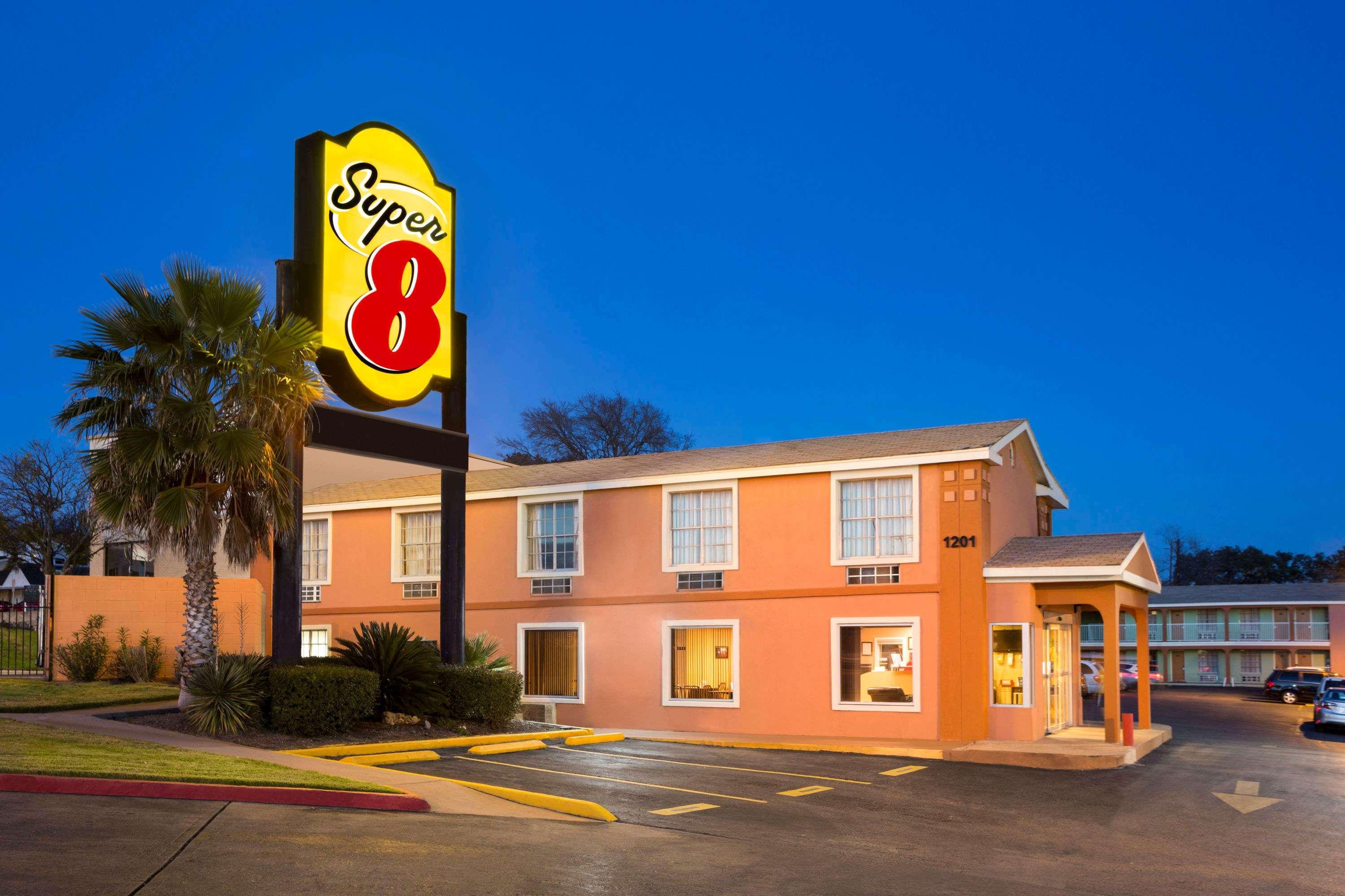 ОТЕЛЬ SUPER 8 BY WYNDHAM AUSTIN DOWNTOWN/CAPITOL AREA ОСТИН, TX 2* (США) -  от 5701 RUB | NOCHI